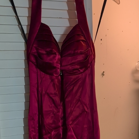 Blondie Nites Red Halter Evening Dress - Picture 12 of 16